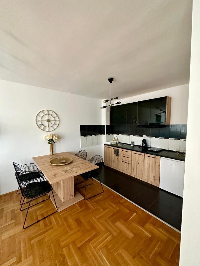 Lux Stan Na Dan Pozarevac Lägenhet Exteriör bild